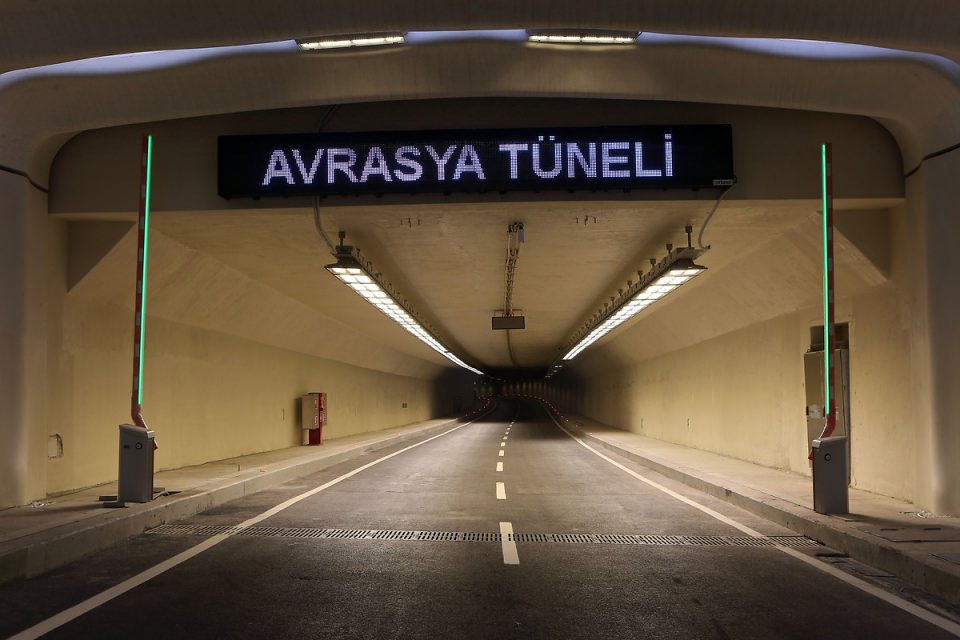 Türkiye'nin son mega projesi Avrasya Tüneli açıldı.